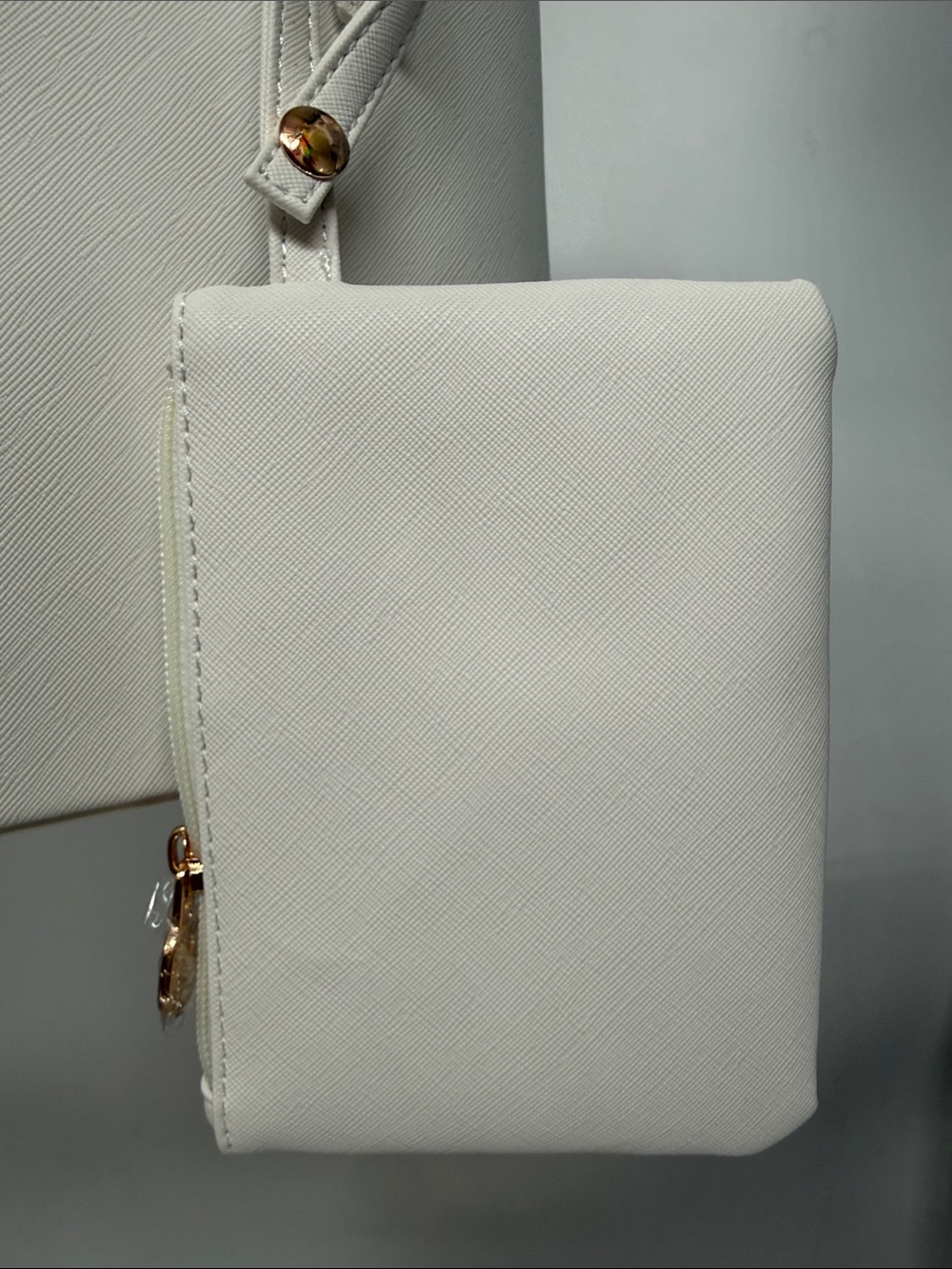 Women’s Valentino Orlando White Tote Bag with Gold Accent and make up bag - Picture 8 of 9